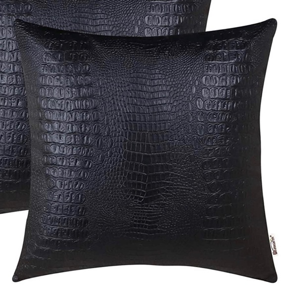 Brawarm crocodile decorative accent pillow - Picture 2 of 2